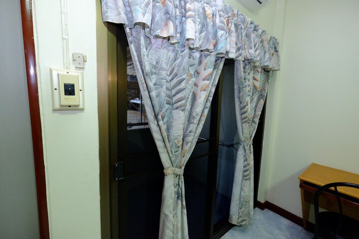 Room 10 of 19