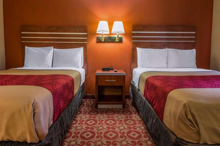 2 Double Beds (8 of 10)