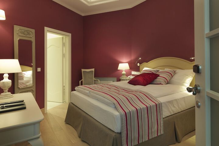 Room 7 of 62