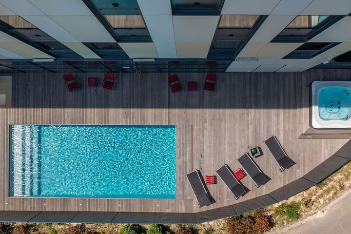 Pool 41 of 163