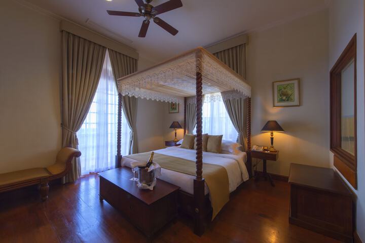 Room 37 of 163