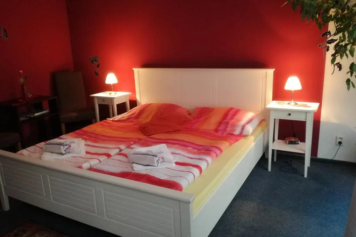 Room 4 of 13