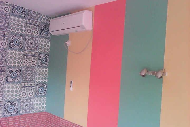 Room 6 of 25