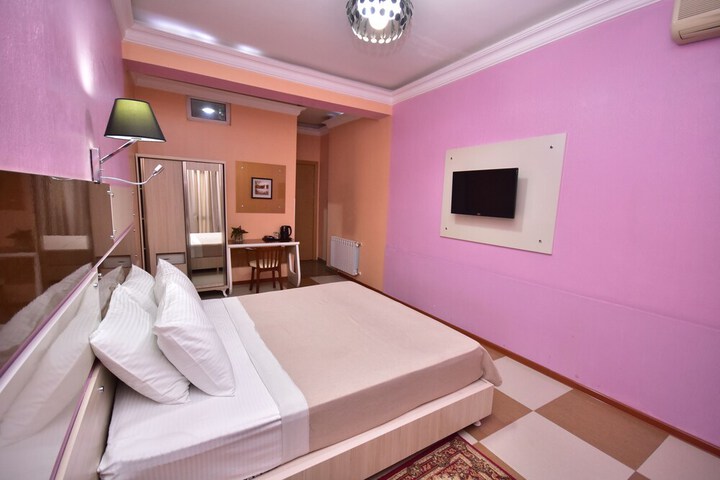 Room 8 of 42