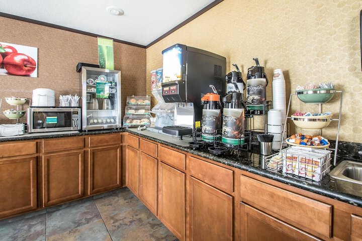Breakfast/Coffee Service 27 of 32