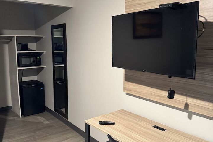 Room 4 of 12