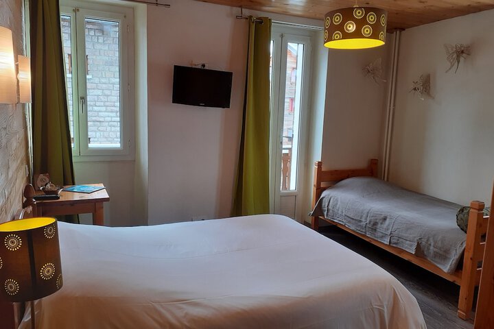 Room 2 of 62