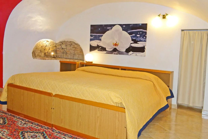 Room 2 of 8