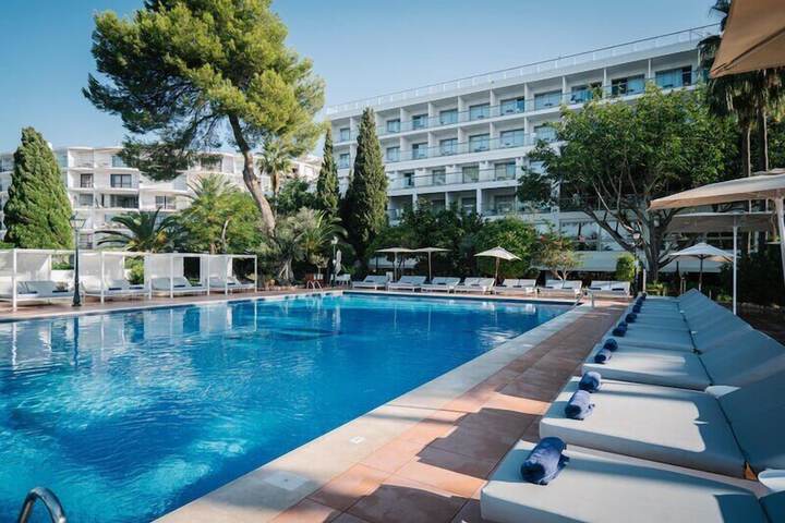 Pools & Facilities