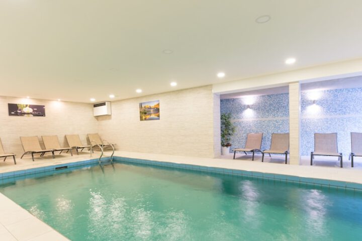 Pool Hotel