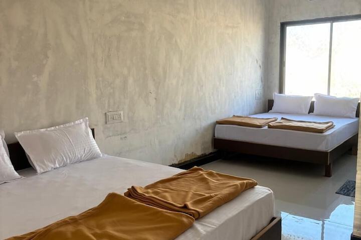 Room 12 of 19