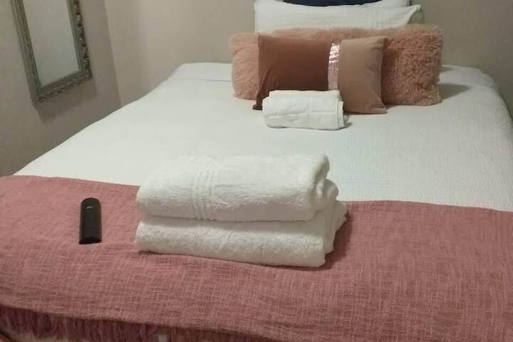 Room 6 of 8