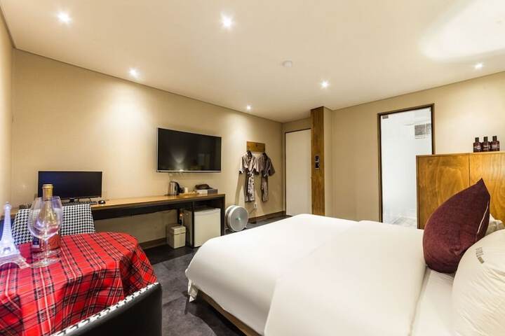 Room 18 of 37