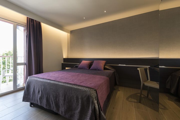 Room 5 of 62