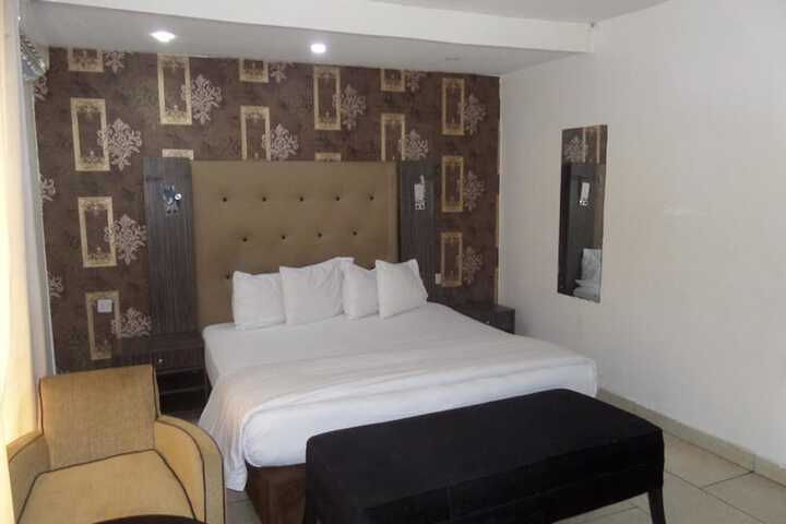 Room 8 of 13