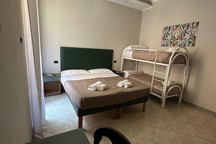 Room 6 of 14