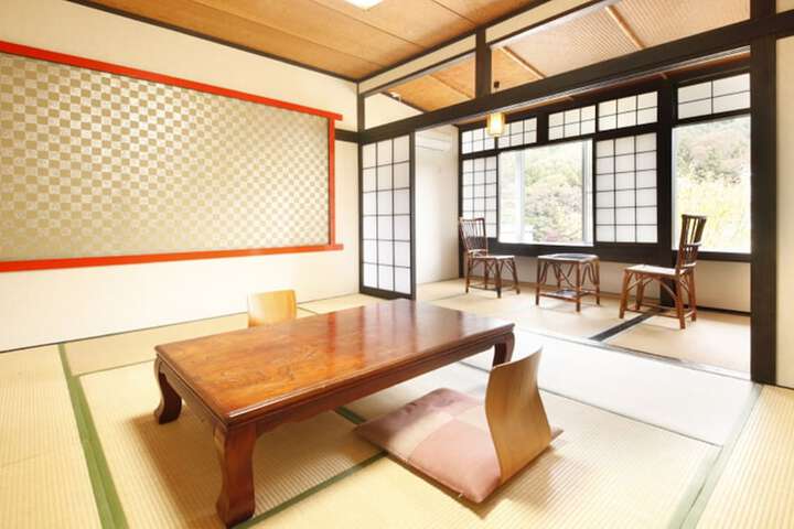 Room 12 of 30