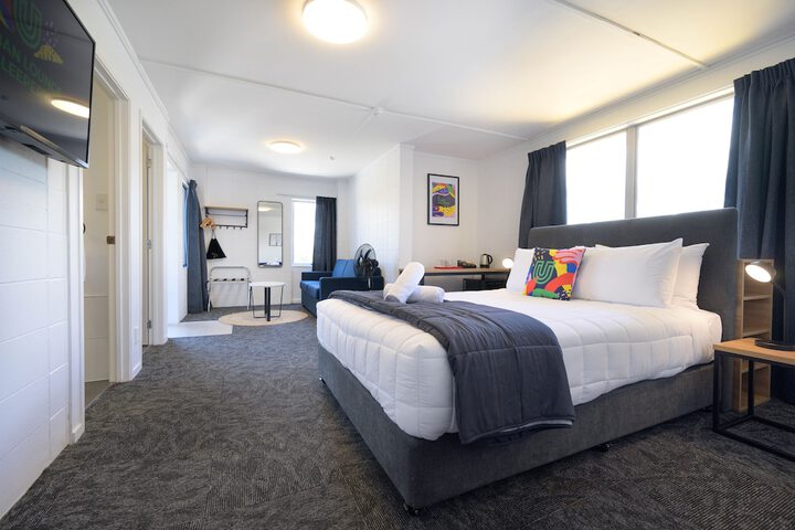 Room 40 of 165