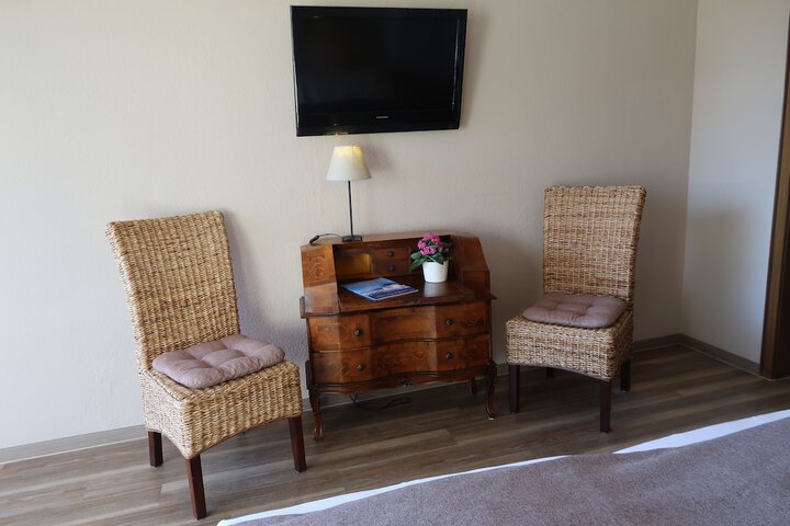 Room 16 of 40