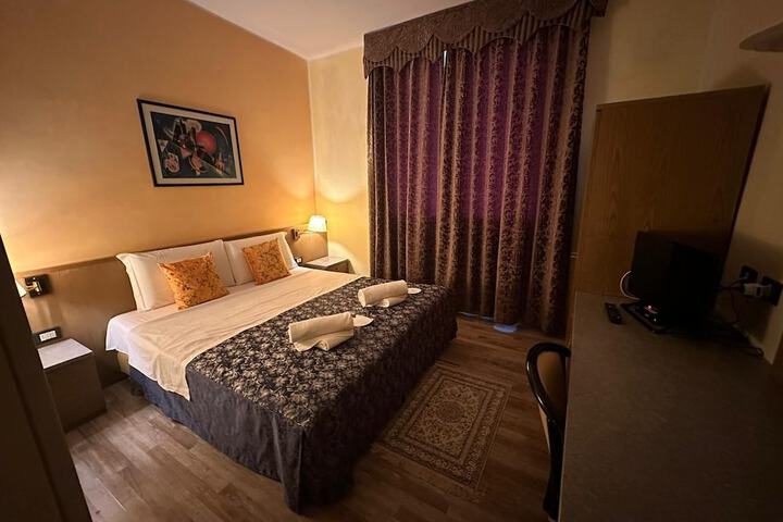 Room 6 of 38