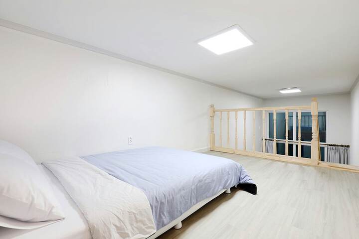 Room 11 of 20