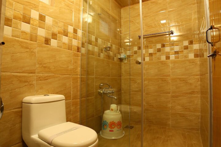 Room 12 of 25