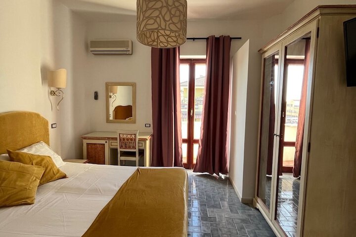 Room 14 of 27