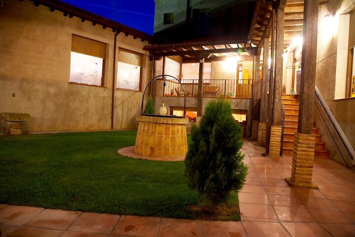 Hotel Exterior 33 of 44