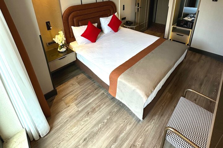 Room 19 of 96