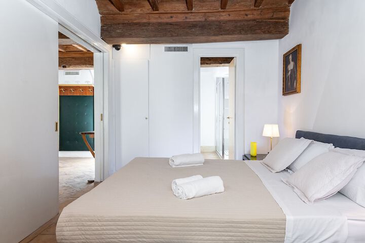 Room 27 of 142
