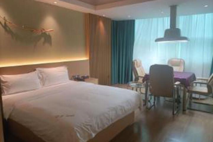 Room 8 of 8