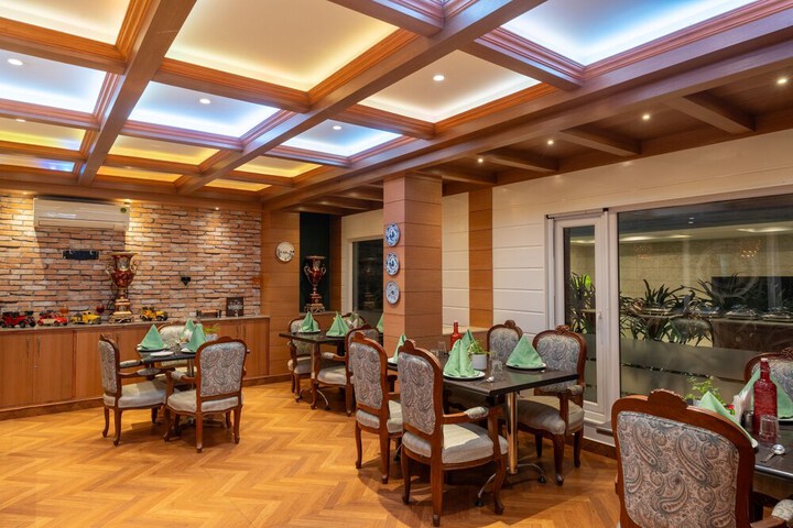 Dining 94 of 109