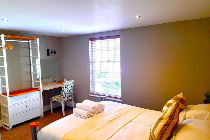 Room 6 of 20