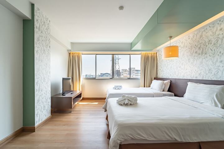 Room 33 of 64