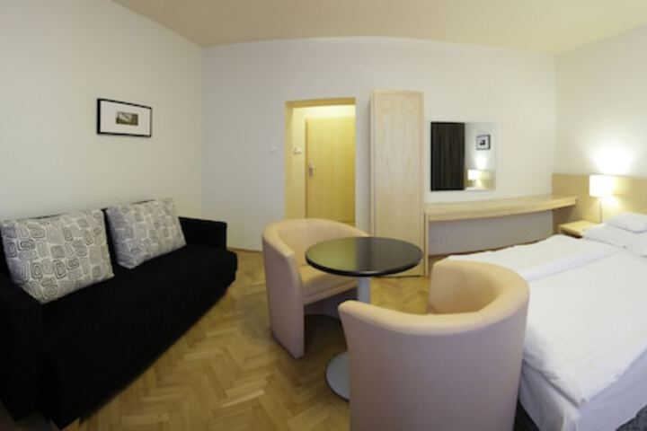 Room 26 of 49
