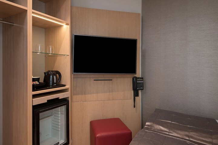 Room 14 of 66