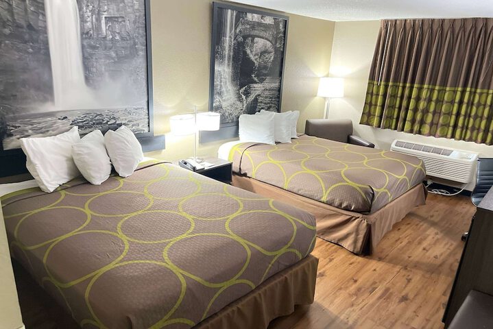 2 Double Beds (10 of 14)