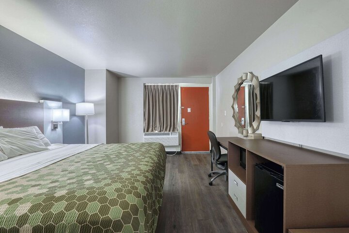1 King Bed (9 of 14)