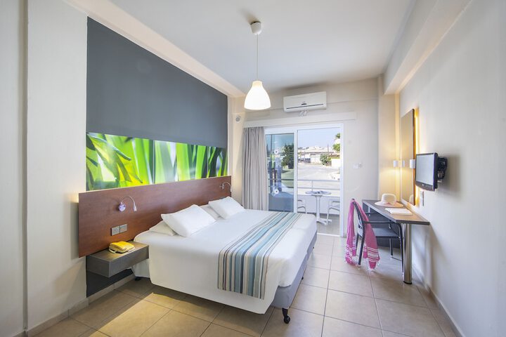 Room 9 of 38