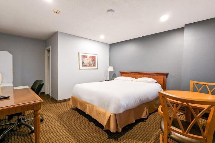 Single Queen Bed