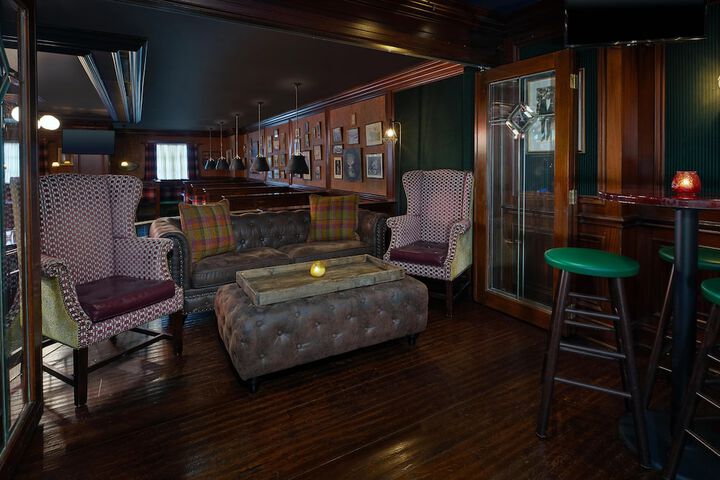 Lounge 43 of 66