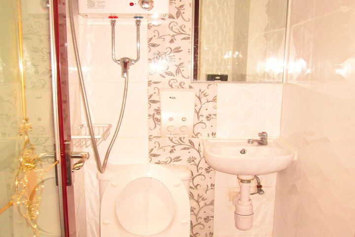 Room 33 of 48