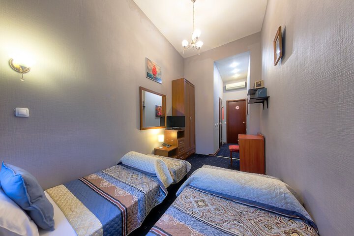 Room 26 of 48