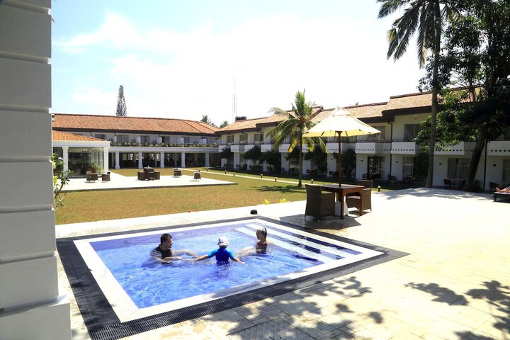 Hotel Pool