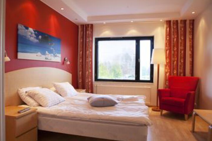 Room 10 of 32