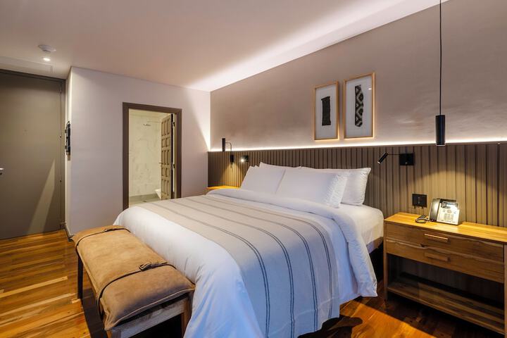 Room 10 of 32