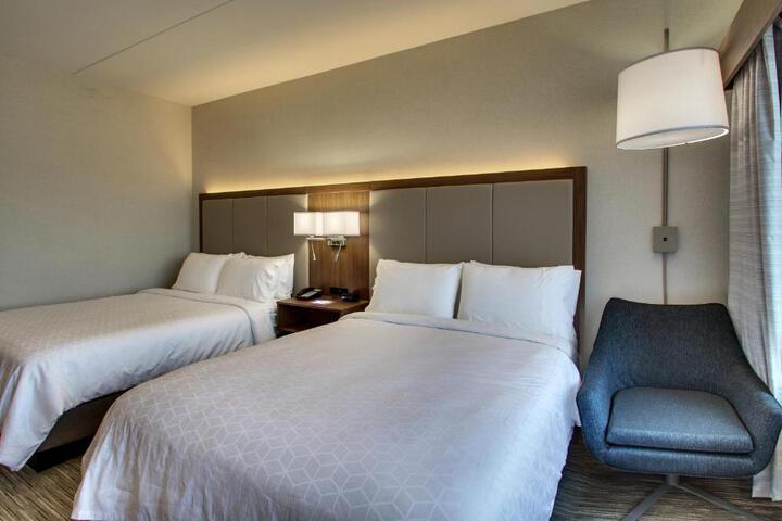 2 Queen Beds (9 of 15)