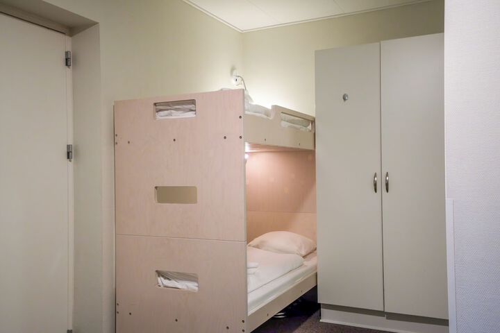 Room 6 of 37