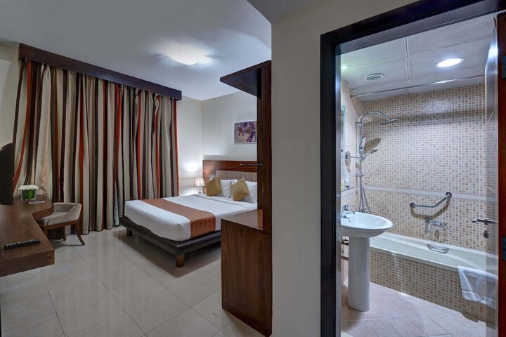 Room 30 of 77