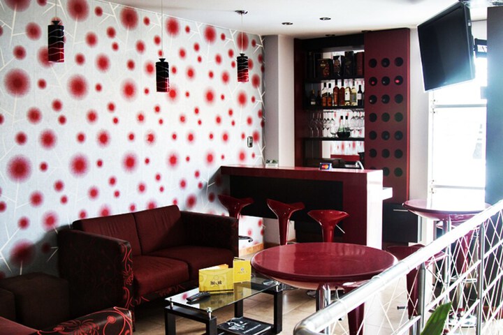 Lounge 50 of 53